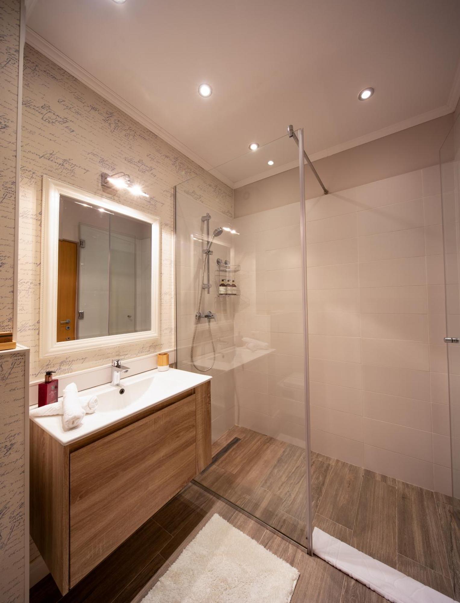 Stylish Condo - Parking And Balcony Cluj Napoca Bagian luar foto
